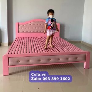 giường ngủ màu hồng cho bé gái