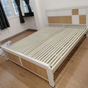 Giường ngủ bằng sắt giả gỗ thích hợp cho vợ chồng, tại Phường Bến Thành, Quận 1
