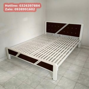 Giường ngủ bằng sắt giả gỗ hỗ trợ màu Màu Kem